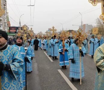 4.11.2024 года после Литургии, прихожане храма приняли участие в традиционном крестном ходе приуроченном к празднику в честь Казанской иконы Божией Матери.